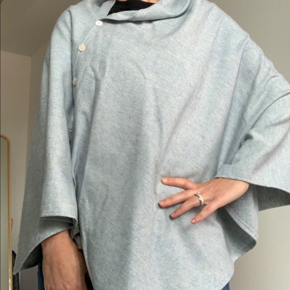 Button side poncho